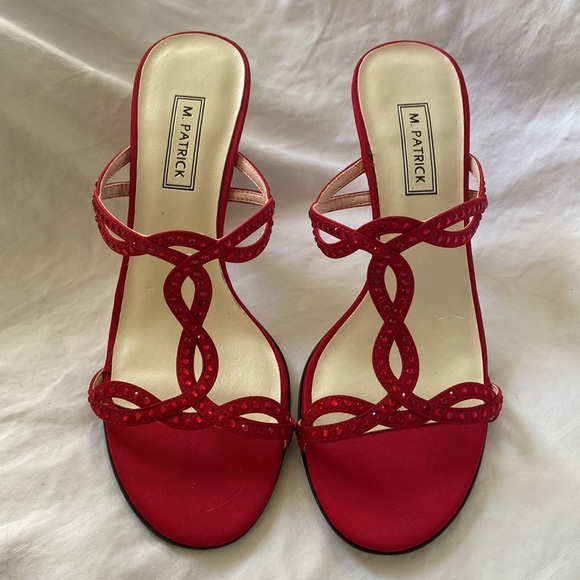 BEAUTIFUL RED SATIN HEELS, size 6 NEVER WORN. M.PATICK. PERFECT CONDITION. - Picture 8 of 9